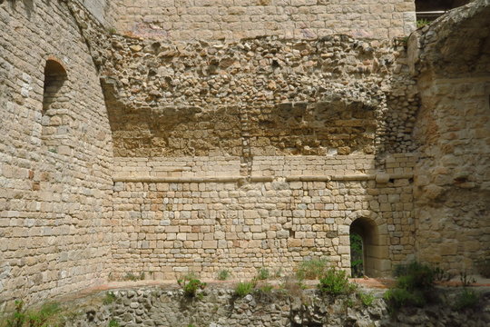 Mur de pierre ancien.
