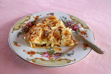 apfelkuchen mit mandelblättchen