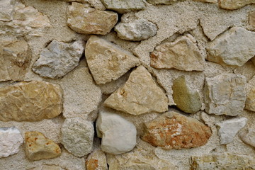 Ancien mur de pierre ocre.