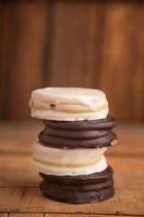 The alfajores are Argentine chocolate cakes and dcaramel