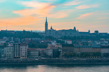 Obraz premium Sunset view of the Matthias Church and River Danube bank