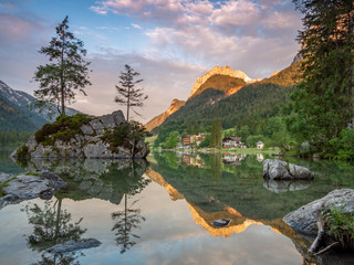 Sonnenaufgang am Hintersee Ramsau im Berchtesgadener Land