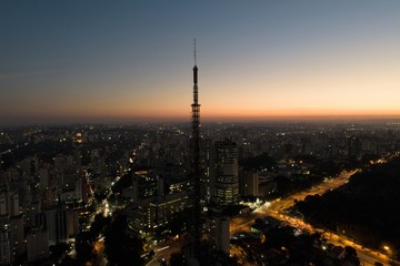 Obraz premium Sunset aerial view in São Paulo, Brazil. Great landscape. Explosion of colors on skyline. Business travel. Travel destination.