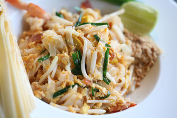 Thai noodle shrimp , Pad Thai , close up