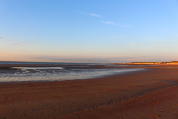 Fototapeta na wymiar Nordsee, Strand im Sonnenuntergang 