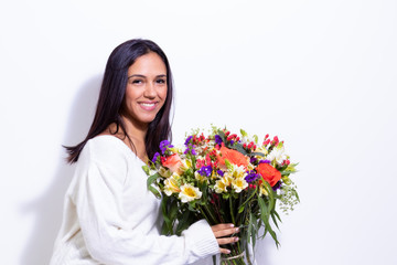 Cute brunette woman enjoying her bouquet of flowers