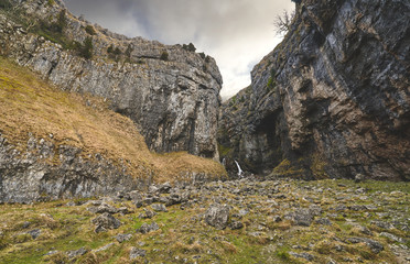 Gordale Scar, limeston cliffs near Malham Cove in the Yorkshire Dales, England.