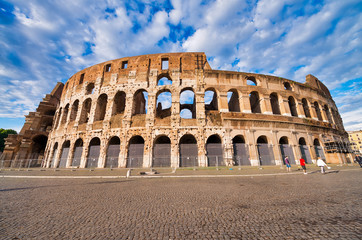 Obraz premium ROME, ITALY - JUNE 2014: Tourists visit Colosseum. The city attracts 15 million people annually