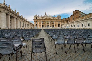 Naklejka premium ROME, ITALY - JUNE 2014: Tourists visit St Peter Square in Vatican. The city attracts 15 million people annually