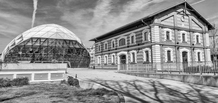 New Budapest Gallery and Nehru Part Park, Hungary