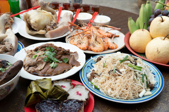 Food to pay respect to the Chinese New Year