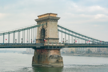 Obraz premium Afternoon view of the famous Széchenyi Chain Bridge