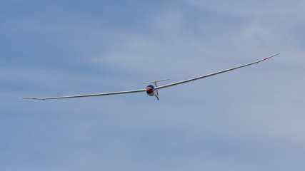 evolution of a glider in a cloudless blue sky