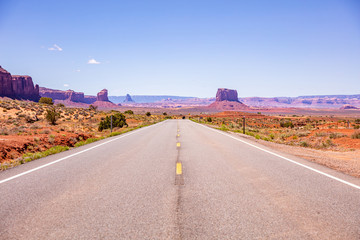 Monument Valley highway, Tribal Park in the Arizona-Utah border, USA