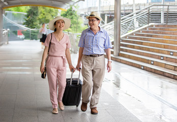 elderly couple traveler in city