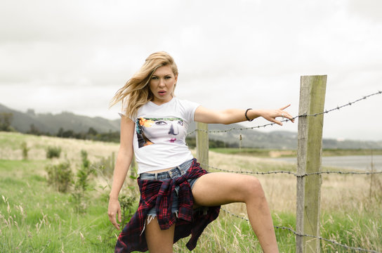 Mujer rubia.