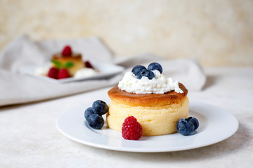 Cheesecake with cream