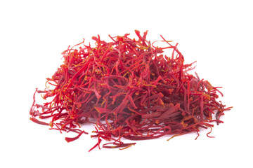 Naklejka premium heap of saffron isolated on white background