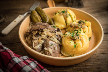 Fried chicken liver with onion served with mashed potatoes and pickled cucumber.