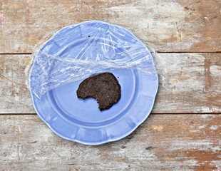 Bite out of last cookie on blue plate 