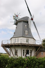 Historische Windmühle auf der Nordseeinsel Föhr
