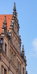Seitenansicht des Rathauses in der Altstadt von Görlitz, Sachsen, Deutschland