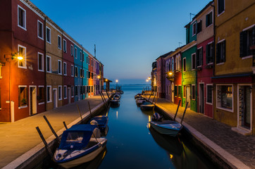 Fototapeta na wymiar Venedig Burano zur Blauen Stunde