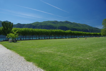 Fototapeta na wymiar esplanade du lac 