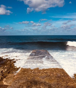 Litoral de la ciudad de La Habana, Cuba.  Peque&ntilde;as playas con virtudes naturales a lo largo de la costa de la capital habanera.