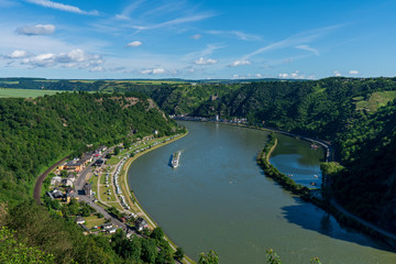 Obraz premium Camping am Rhein mit Burg Katz und Sankt Goarshausen
