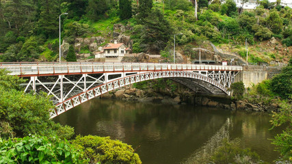 oblique view of cataract gorge bridge in the city of launceston in tasmania - obrazy, fototapety, plakaty