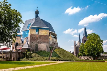 Fotobehang Burg und Kirche in Keverburg an der Maas, Niederlande © mitifoto