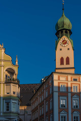 Fototapeta na wymiar Roseneim Altstadt mit Stadtpfarrkirche Sankt NIkolaus
