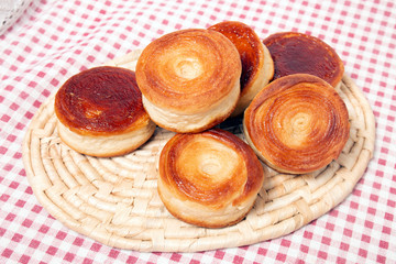 Rolled honey pastries