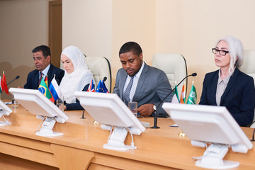 Obraz premium Row of contemporary young and mature intercultural politicians