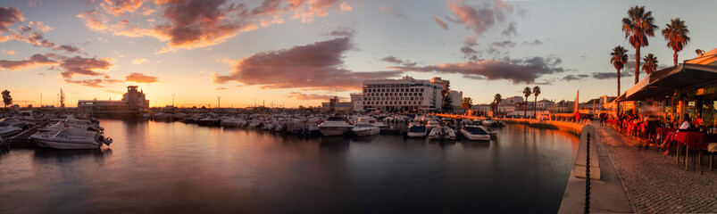 Fototapeta na wymiar marina of Faro city at sunset