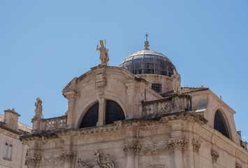 Fototapeta na wymiar Statues and dome on St Blaise church in the old town of Dubrovnik in Croatia