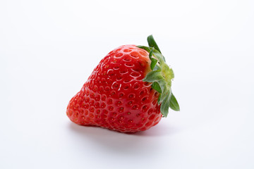 I shot while rotating the strawberry on a white background.