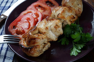 chicken kebab with tomatoes and herbs