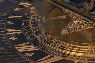 Fototapeta na wymiar Historische Sonnenuhr im Detail