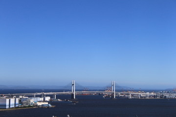 Fototapeta na wymiar 横浜ベイブリッジ　遠景