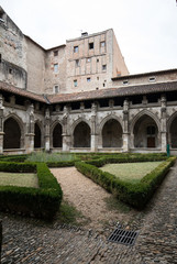 Fototapeta premium Medieval Cloister of Saint Etienne Cathedral in Cahors, Occitanie, France
