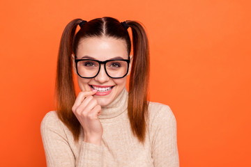 Close up photo cute nice youth millennial thoughtful crazy trendy lady university ponder minded free time rest relax weekend specs trendy stylish interested turtleneck enjoy isolated orange background