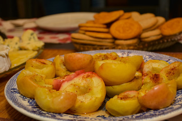 Аpples baked in sugar lie on a round plate