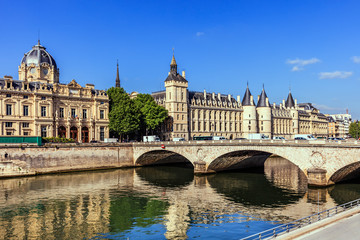 Fototapeta na wymiar Conciergerie Castle and Bridge of Change over river Seine. Paris, France