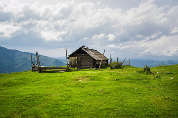 Obraz premium shepherd's house in the mountains. Romanian Carpathians
