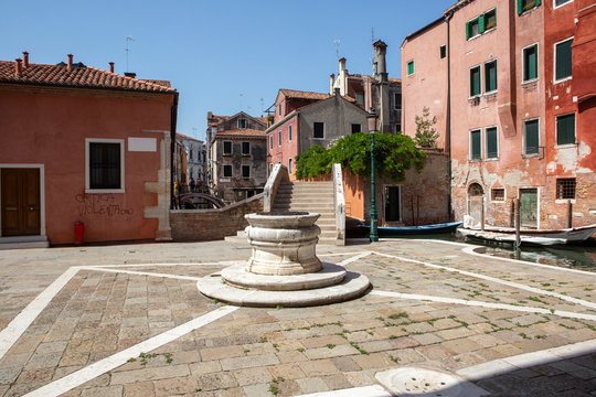 Fontaine &agrave; Venise