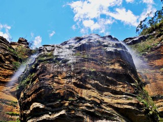 噴水のような滝