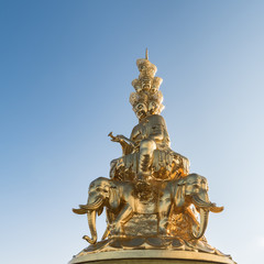 Fototapeta na wymiar mount emei golden buddha closeup