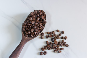 Obraz premium Fresh roasted coffee beans. On the marble floor.